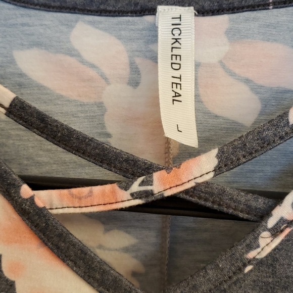 COPY - Floral criss cross neckline tshirt - Picture 2 of 2